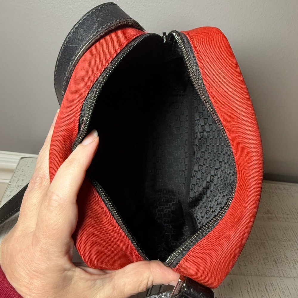 EUC GUCCI Red Messenger Bag Crossbody with COA - Picture 6 of 7